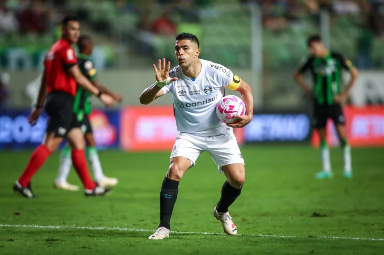 Luis Suárez, do Grêmio, chega a 550 gols na carreira