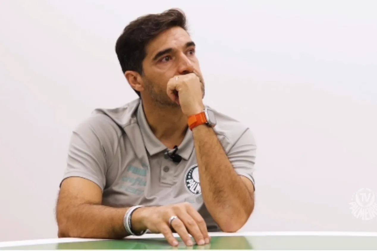 Abel Ferreira se emociona com homenagem do Palmeiras; veja