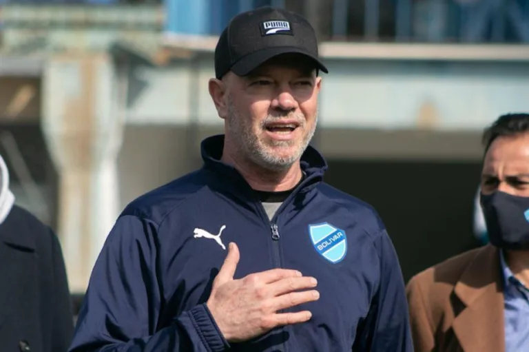 Treinador brasileiro é favorito para assumir seleção boliviana