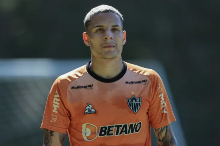 Arana dispara contra jornalista após ser especulado no Corinthians: “Resolvi dar um basta”