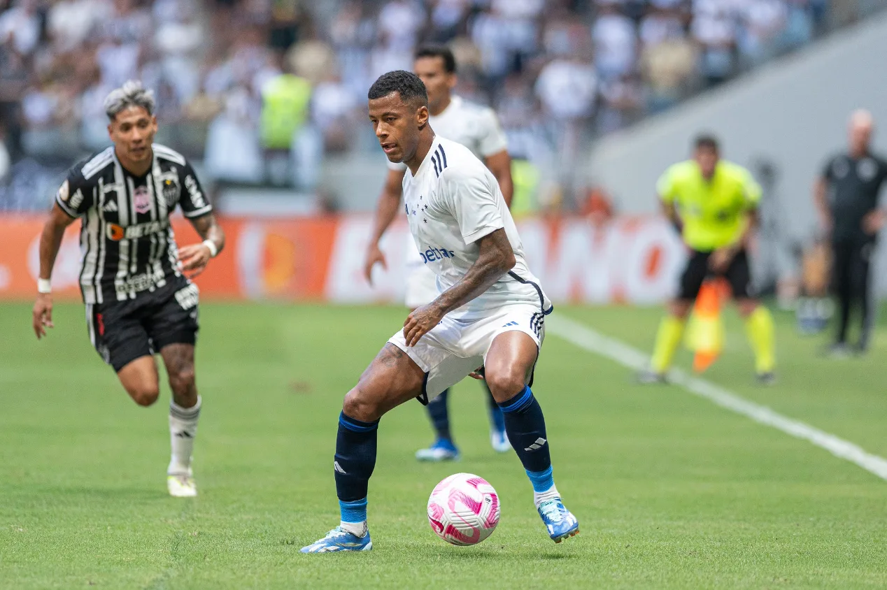 Atacante do Cruzeiro exalta vitória sobre o Atlético-MG: “Lavamos a alma”
