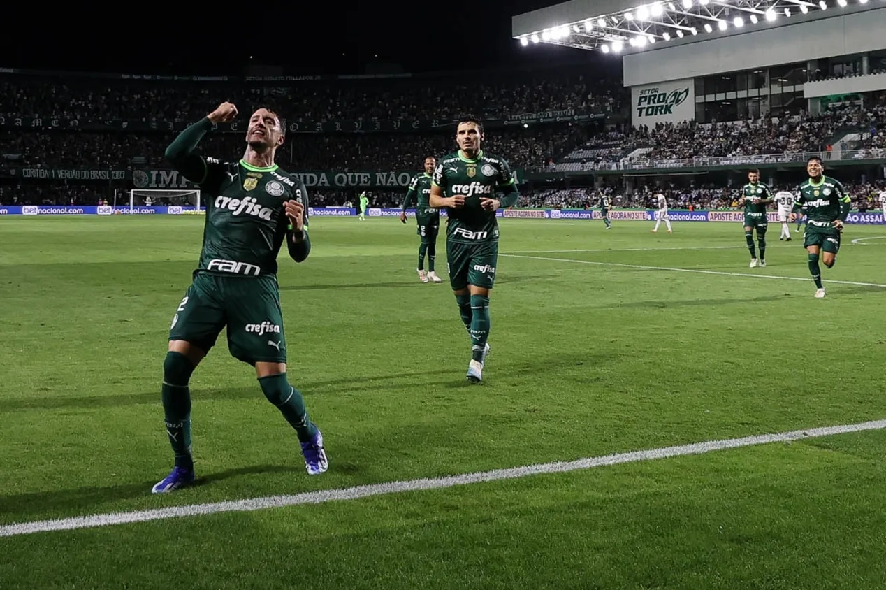 Palmeiras se torna o time que mais ficou no G4 na história dos pontos corridos do Brasileirão Série A