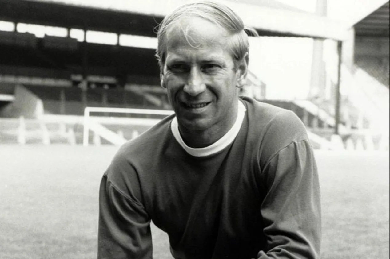 Manchester United, Arsenal, Chelsea e Liverpool prestam homenagens após falecimento de Bobby Charlton
