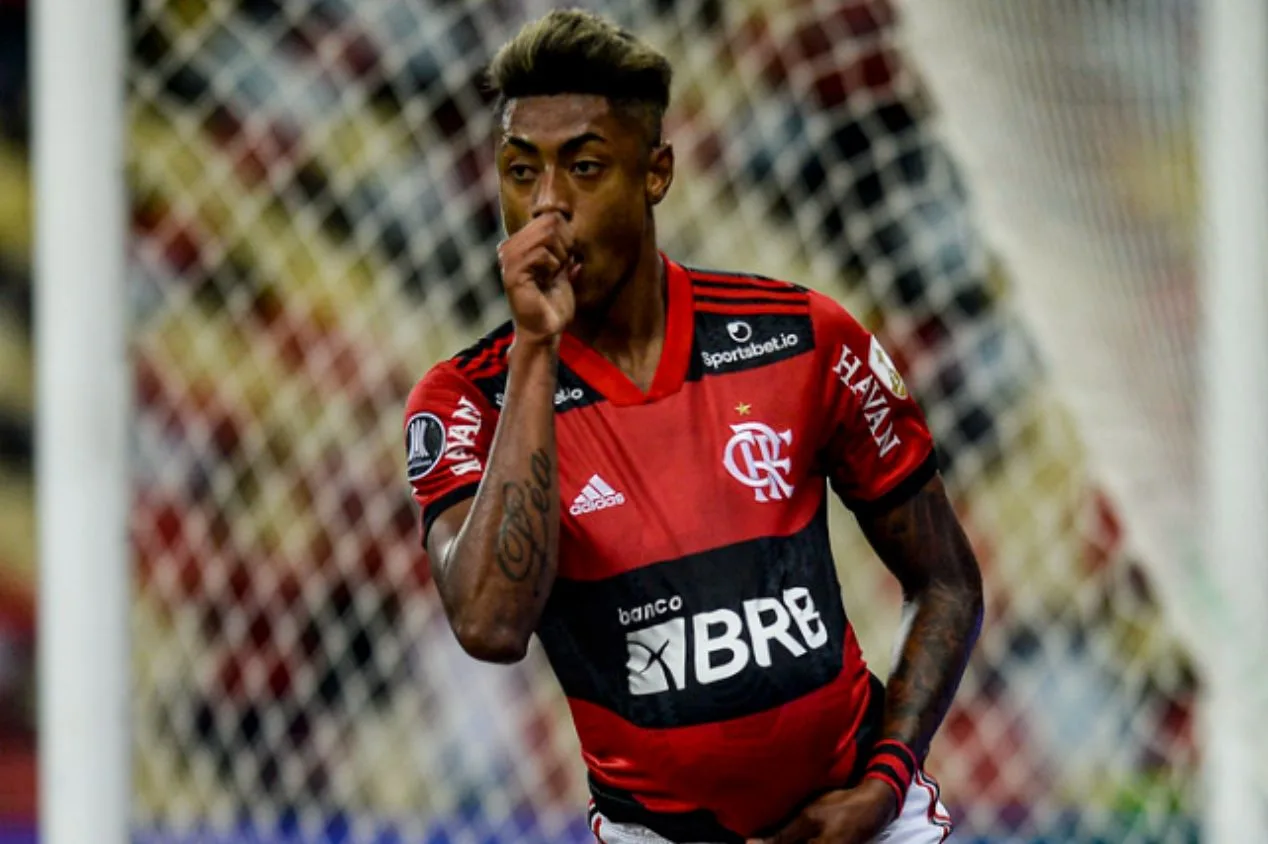 Bruno Henrique abre mão de regalias para ficar no Flamengo e torcedores reagem: “Ídolo”