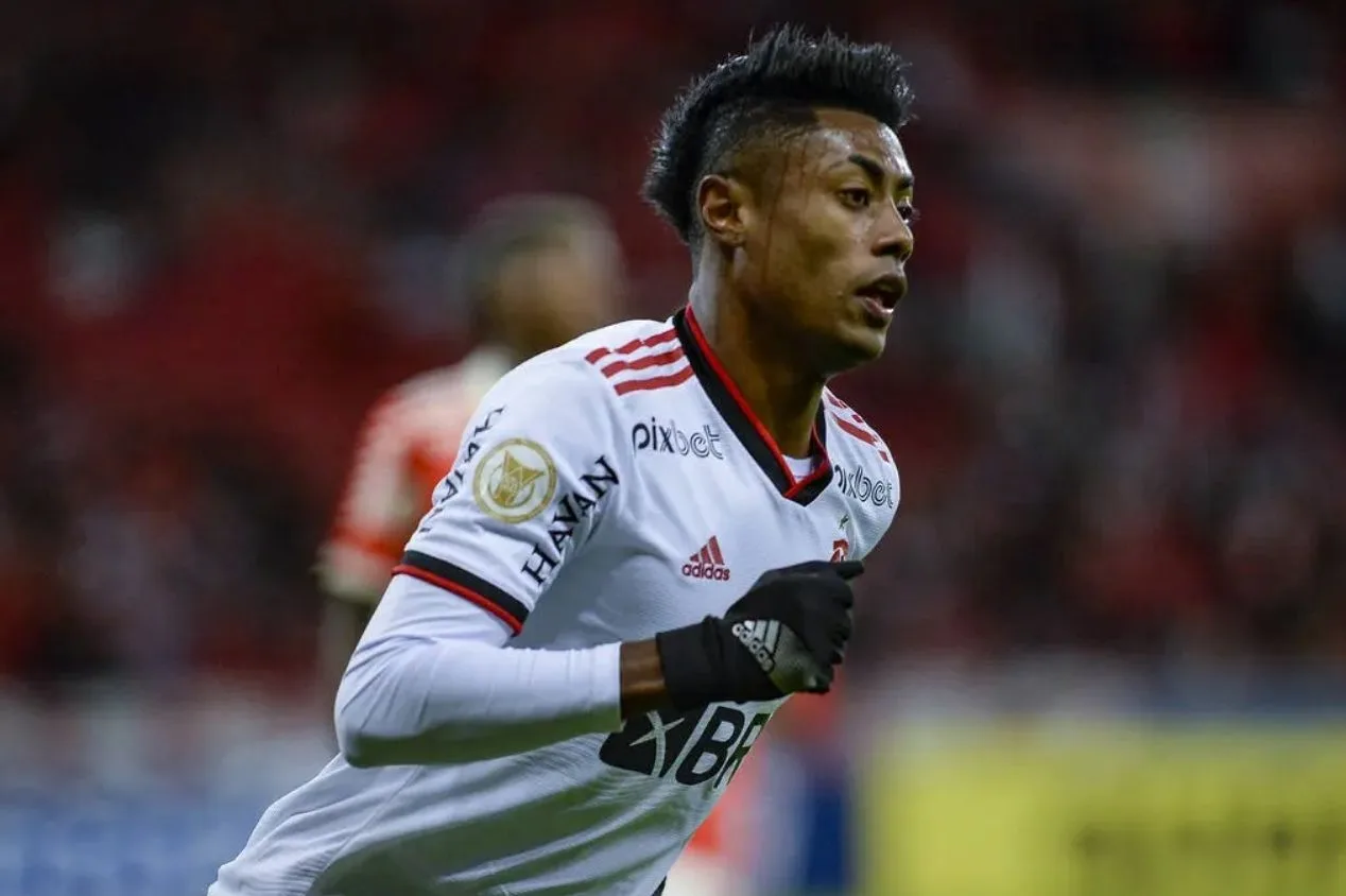 Bruno Henrique pode abrir mão de bolada milionária do Palmeiras para renovar com o Flamengo