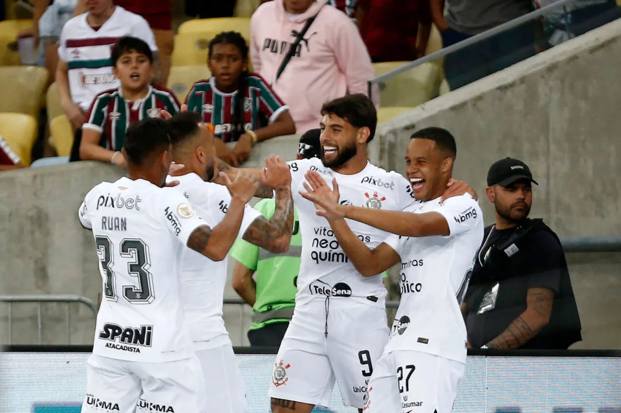Corinthians abre cinco pontos de vantagem do Z4 no Brasileirão