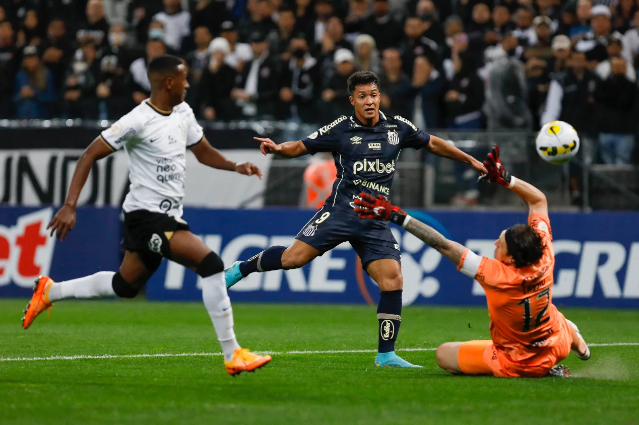 Corinthians volta a ser mandante contra o Santos após mais de um ano; relembre o último jogo