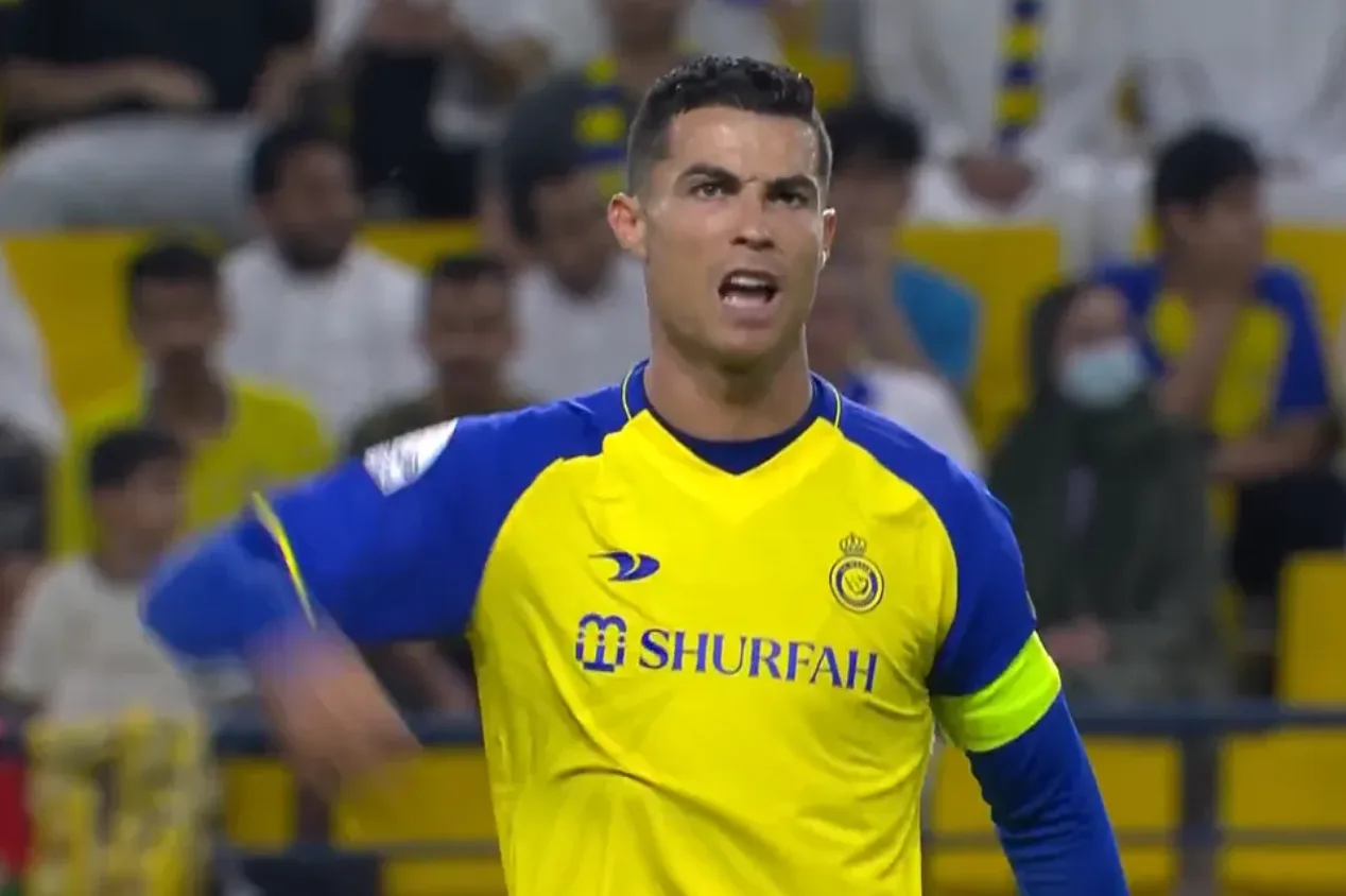 Cristiano Ronaldo tem atitude polêmica após Messi vencer Bola da Ouro e viraliza