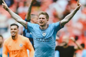 De Bruyne, do City, lidera ranking de melhores meio-campistas da Premier League