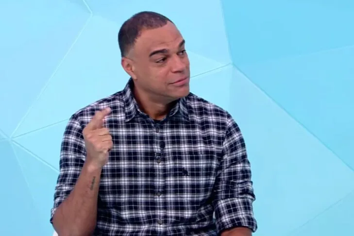 Denílson ironiza eliminação do Internacional na Libertadores; assista