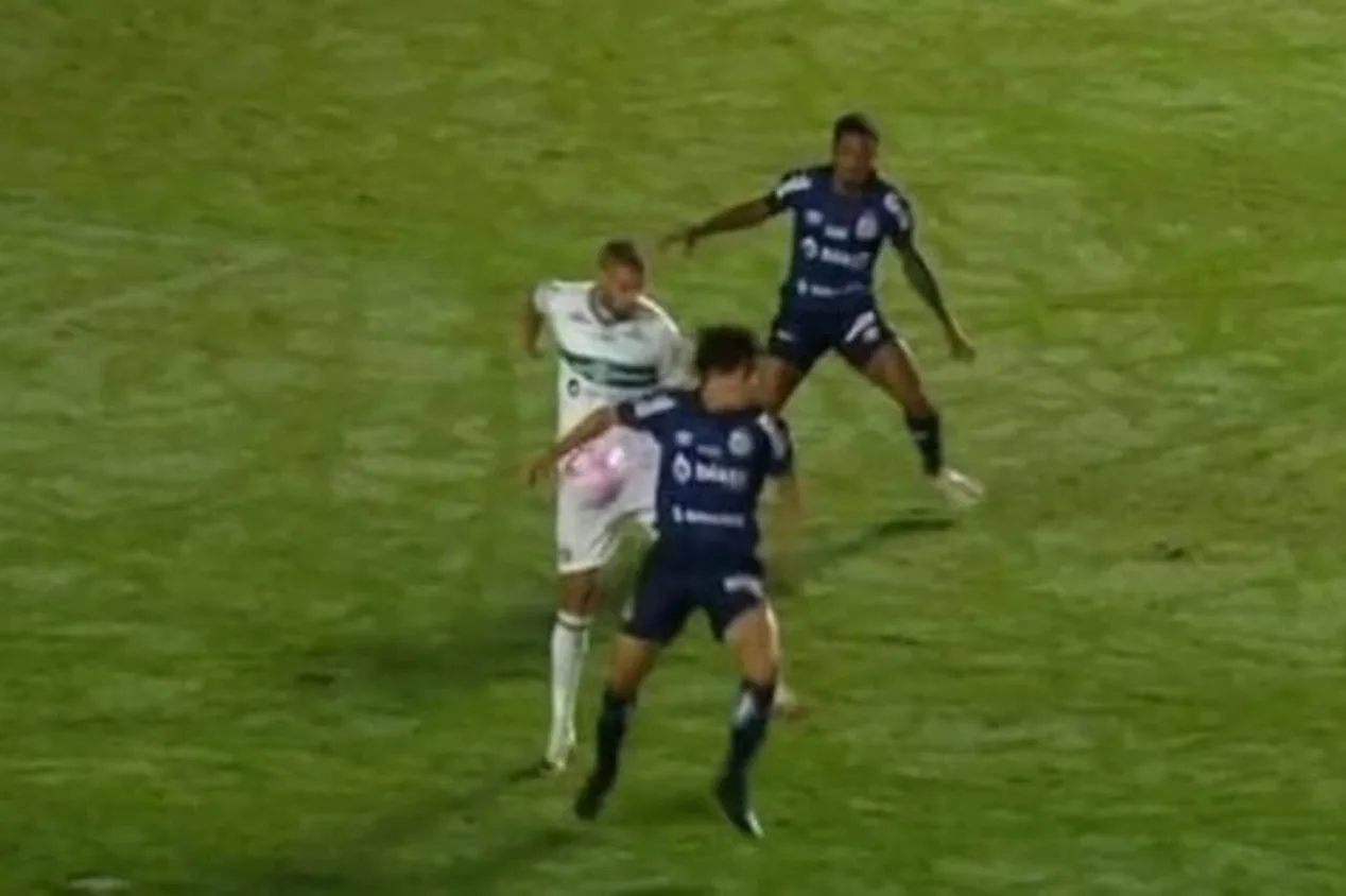 Renata Ruel responde se pênalti marcado contra o Santos foi erro da arbitragem