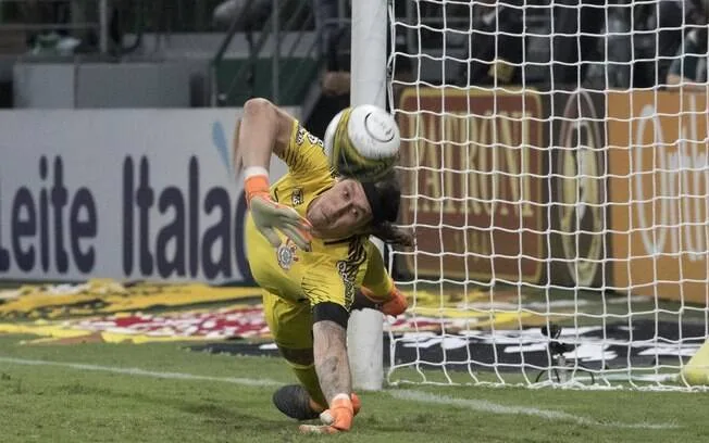Milly Lacombe pede ‘renovação geral’ no Corinthians e avisa: “Começando pelo gol”