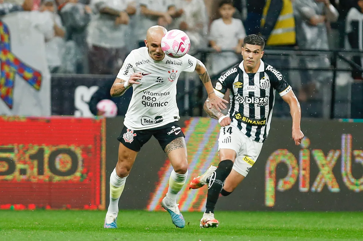 Fábio Santos critica atitude de torcedores do Corinthians: “Precisa ter um limite”