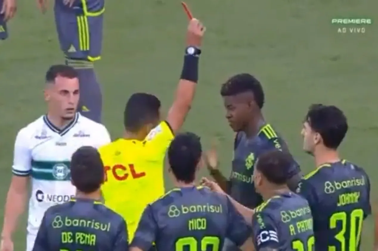 Vitão, do Internacional, tem a expulsão mais rápida do Brasileirão; veja