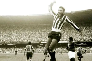 Os 90 anos de Mané Garrincha, o homem que mais nos deu alegria em toda a história do futebol