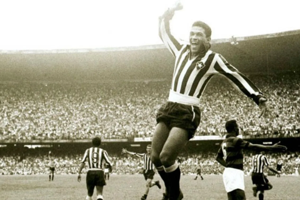 Os 90 anos de Mané Garrincha, o homem que mais nos deu alegria em toda a história do futebol