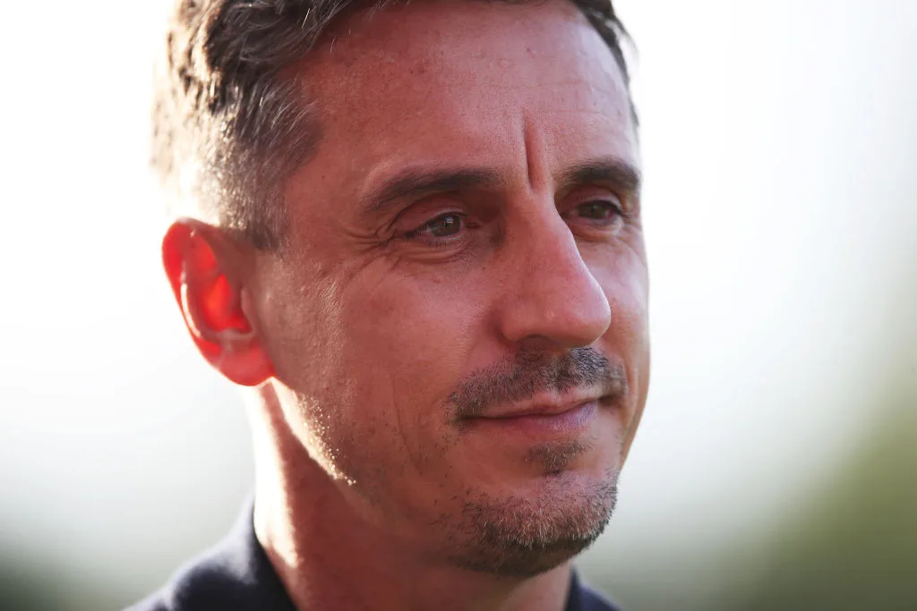Gary Neville diz que Manchester United virou “um cemitério”
