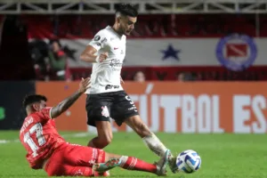 Fausto Vera solta o verbo sobre bastidores do Corinthians: “Perdemos muitos meses de trabalho”