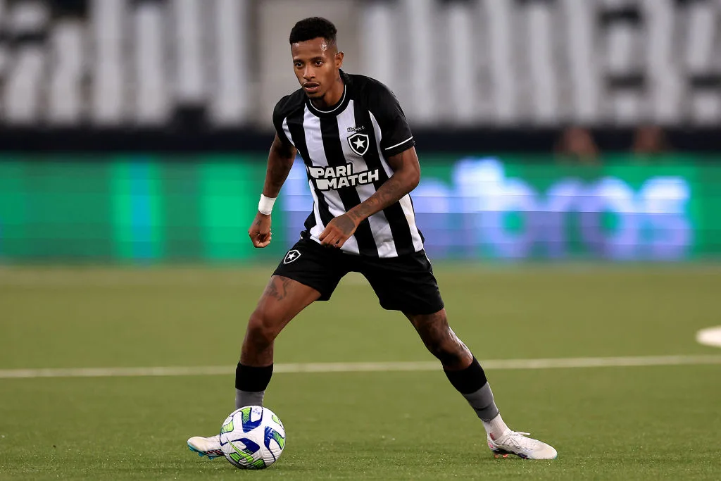 Botafogo tem retornos em relacionados contra o Athletico; veja