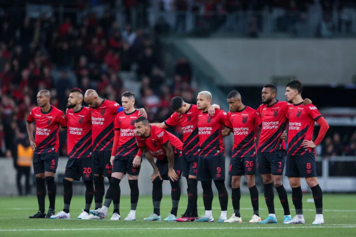 De olho no Botafogo, Athletico se reapresenta após vencer o Grêmio