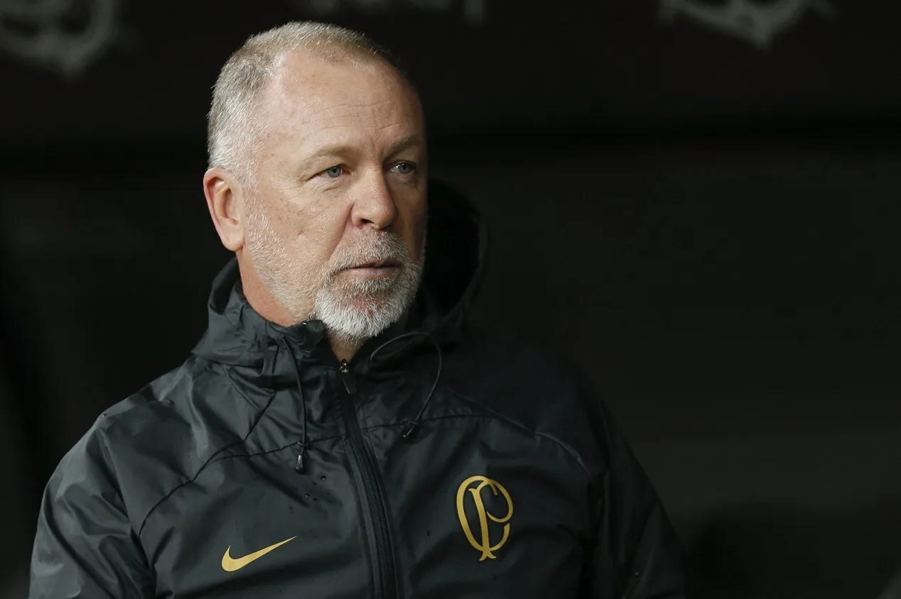 Sem Fábio Santos, veja as opções de Mano Menezes para escalar o Corinthians