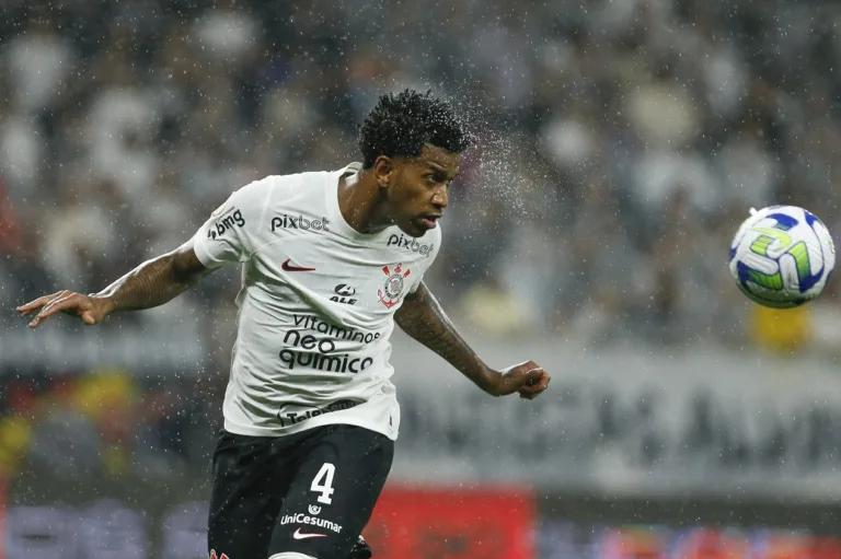 Contra o Cuiabá, Gil deve alcançar marca histórica pelo Corinthians