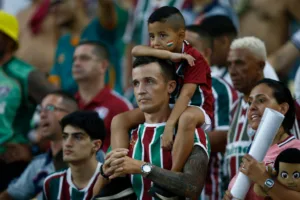 Redes sociais do Fluminense estão recebendo comentários racistas de torcedores argentinos