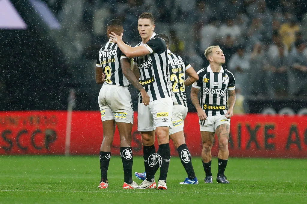 Wanderley minimiza diálogo do VAR em Corinthians x Santos: “Pouco me importa”