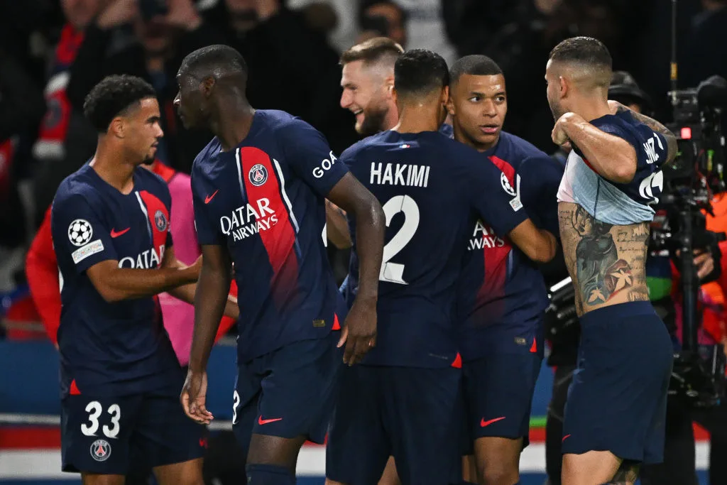 Em duelo de gigantes, Mbappé supera a defesa do Milan e anota o primeiro do PSG; veja