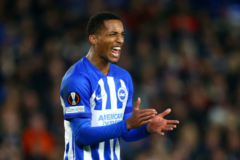 Brasileiro inaugura o placar e Brighton faz história ao vencer o Ajax pela Liga Europa