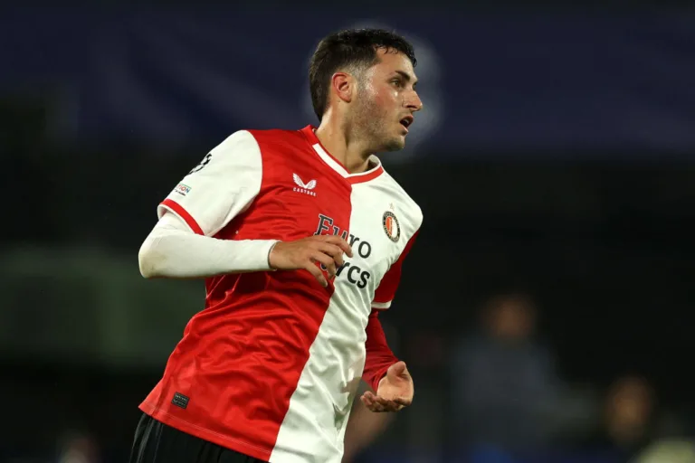Mexicano artilheiro do Feyenoord na mira de vários clubes europeus; veja detalhes