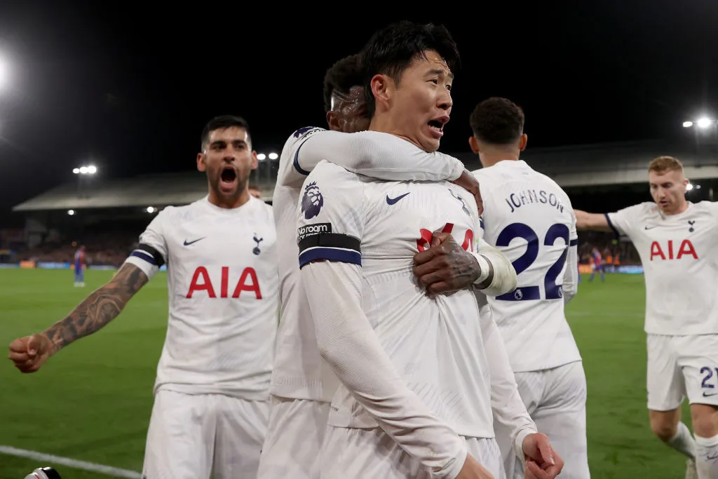 Tottenham vence o Crystal Palace e segue na liderança da Premier League
