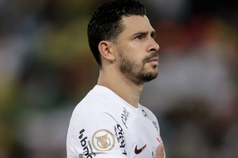 Giuliano cresce de rendimento com Mano Menezes no Corinthians; veja números