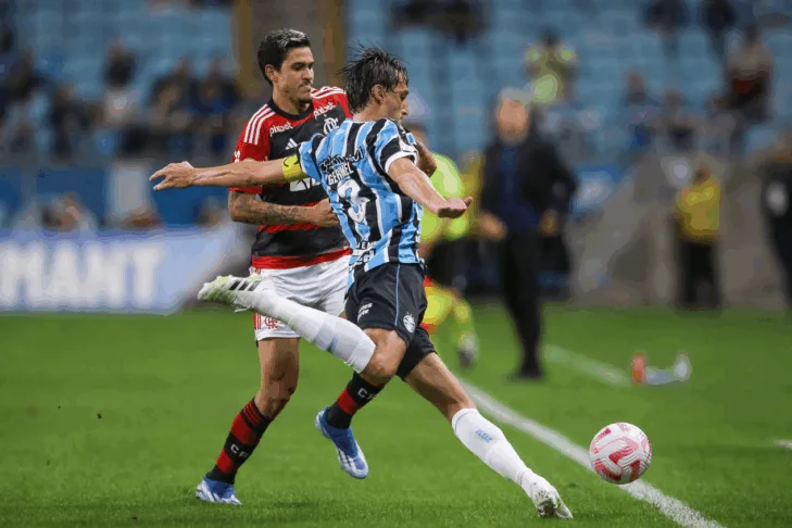 Grêmio bate Flamengo de virada em jogo “maluco” e de golaços no Brasileirão Série A Grêmio bate Flamengo de virada em jogo “maluco” e de golaços no Brasileirão Série A
