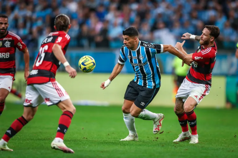 Flamengo defende tabu de cinco anos contra o Grêmio no Sul