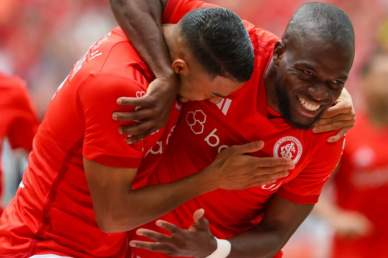 Internacional iguala marca do Corinthians em goleada no Santos e quase bate recorde histórico