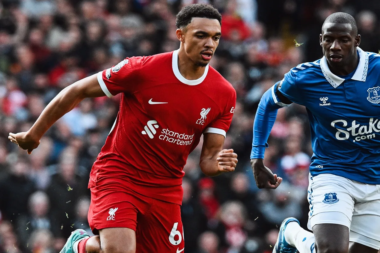 Liverpool derrota Everton no clássico e assume liderança temporária da Premier League