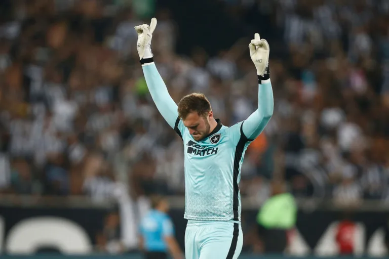 Botafogo: Tiago Nunes opta por Gatito Fernandéz no lugar de Lucas Perri