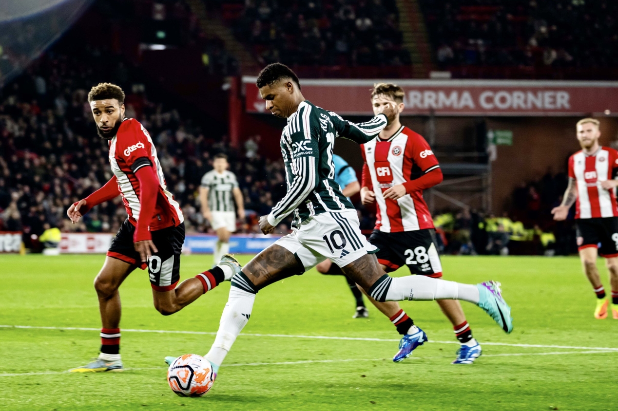 Manchester United vence Sheffield United pela Premier League