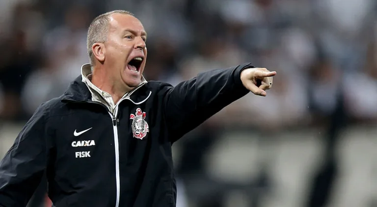 Mano Menezes enaltece o primeiro tempo do Corinthians e reclama da penalidade no fim: “O pênalti é um absurdo”