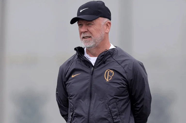 Mano Menezes ainda não ganhou após retorno ao Corinthians