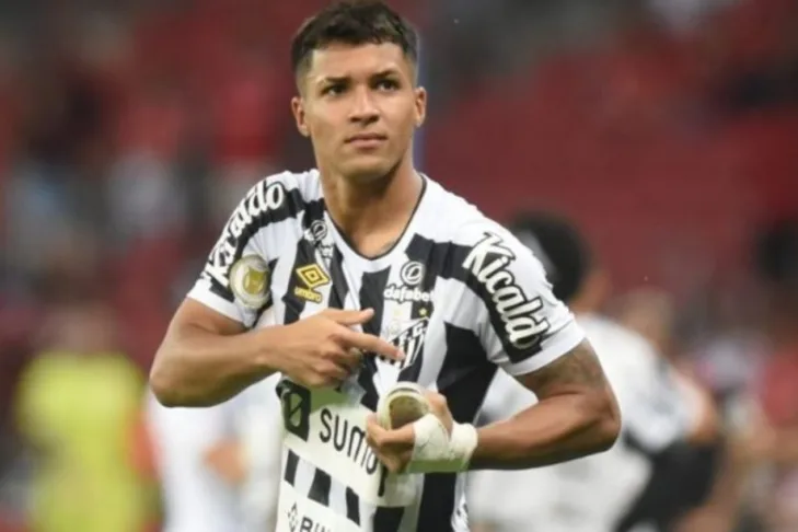 Marcos Leonardo, do Santos, se posiciona após possível interesse do Flamengo