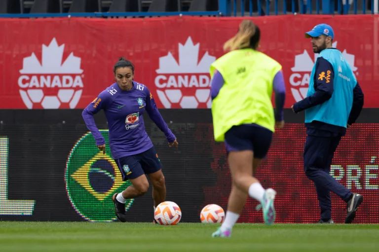 Marta não poupa críticas a ex-treinadora da seleção brasileira, Pia Sundhage