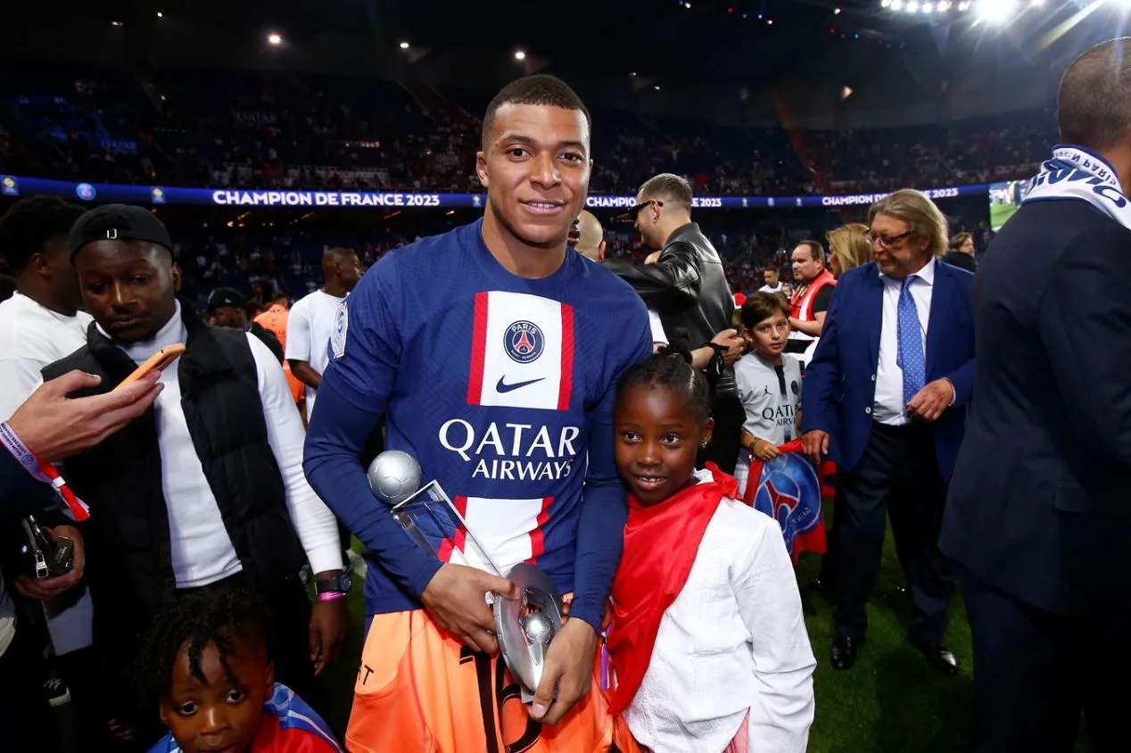 Mídia francesa detona Mbappé: “é o líder das noites de Paris”