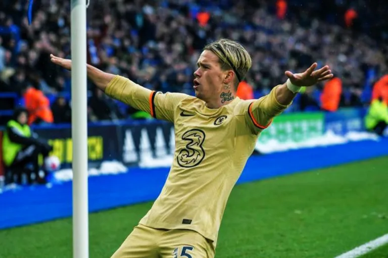 Pochettino justifica ausência de Mudryk como titular no Chelsea