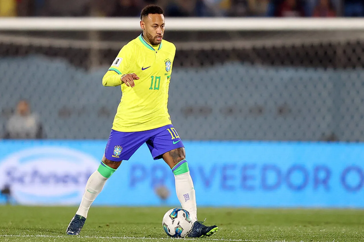 Neymar passa por cirurgia após grave lesão no joelho; saiba mais