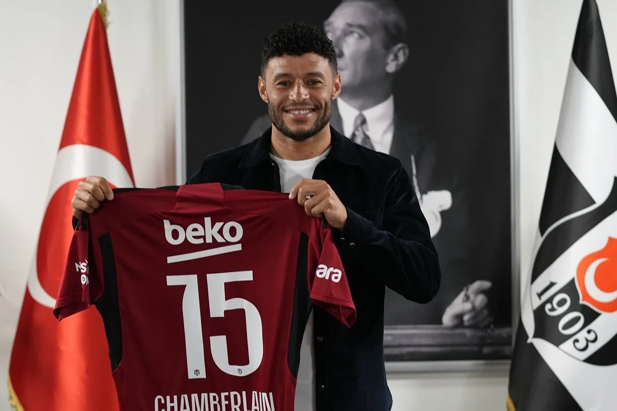 Oxlade-Chamberlain revela detalhes sobre saída do Liverpool na última temporada
