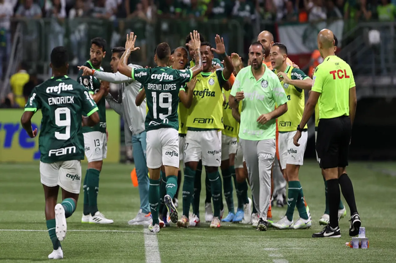 Palmeiras derrota Bahia e vira vice-líder do Brasileirão Série A