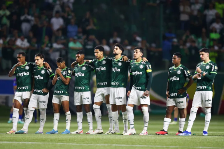 Palmeiras vence Coritiba, espanta má fase e volta ao G4 do Brasileirão Série A
