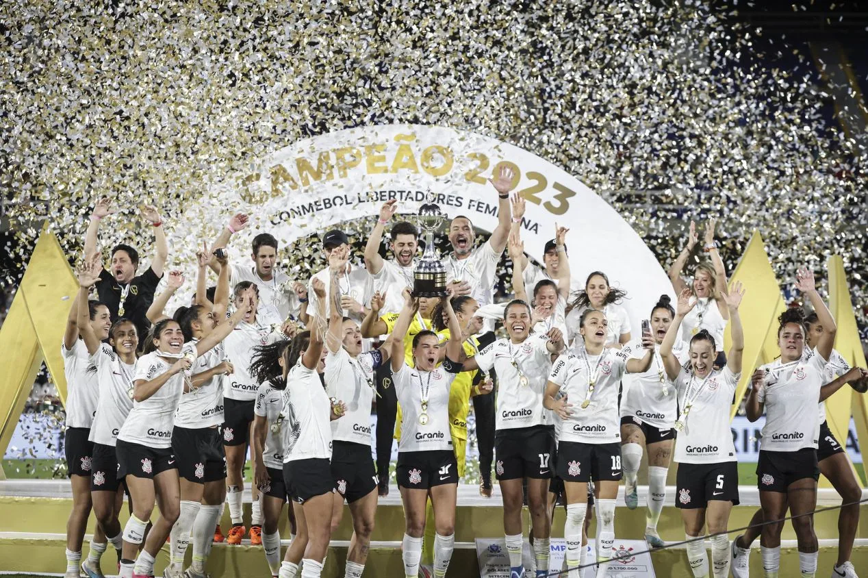 Vitória sobre o Palmeiras e tetra da Libertadores Feminina: a despedida perfeita de Arthur Elias do Corinthians